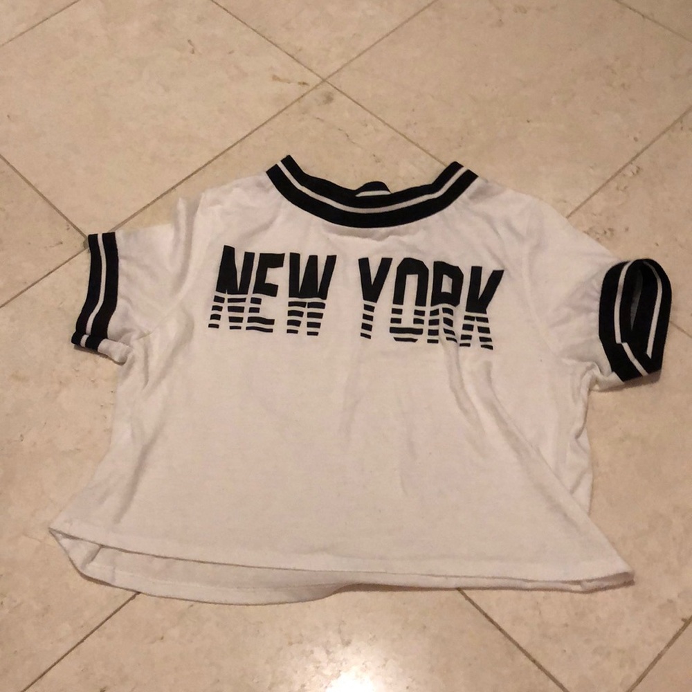 “New York” cropped black and white tee